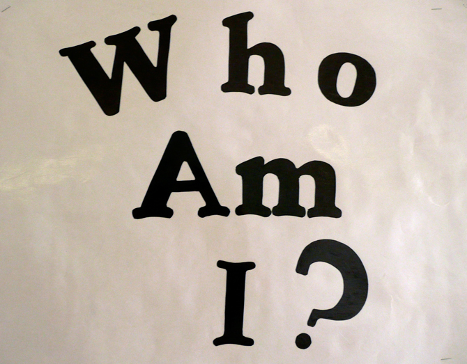 Trang nhận diện trả lời cho câu hỏi "Who am I?"
